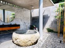 Villa Casabama III Sandiwara, Master Bathroom